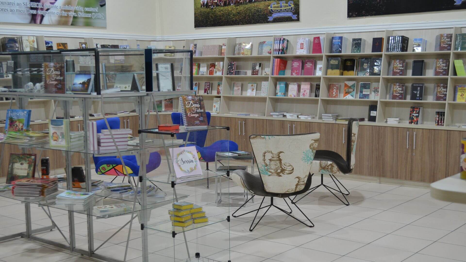 Materiais cristãos da livraria CES