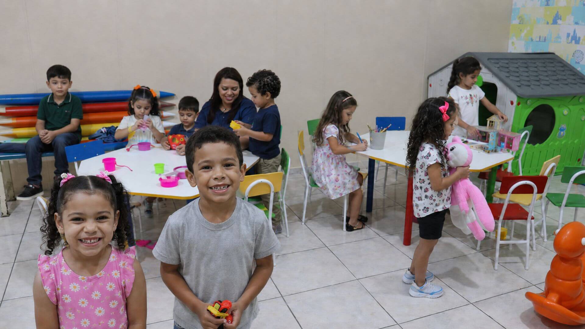 Ensino bíblico com alegria